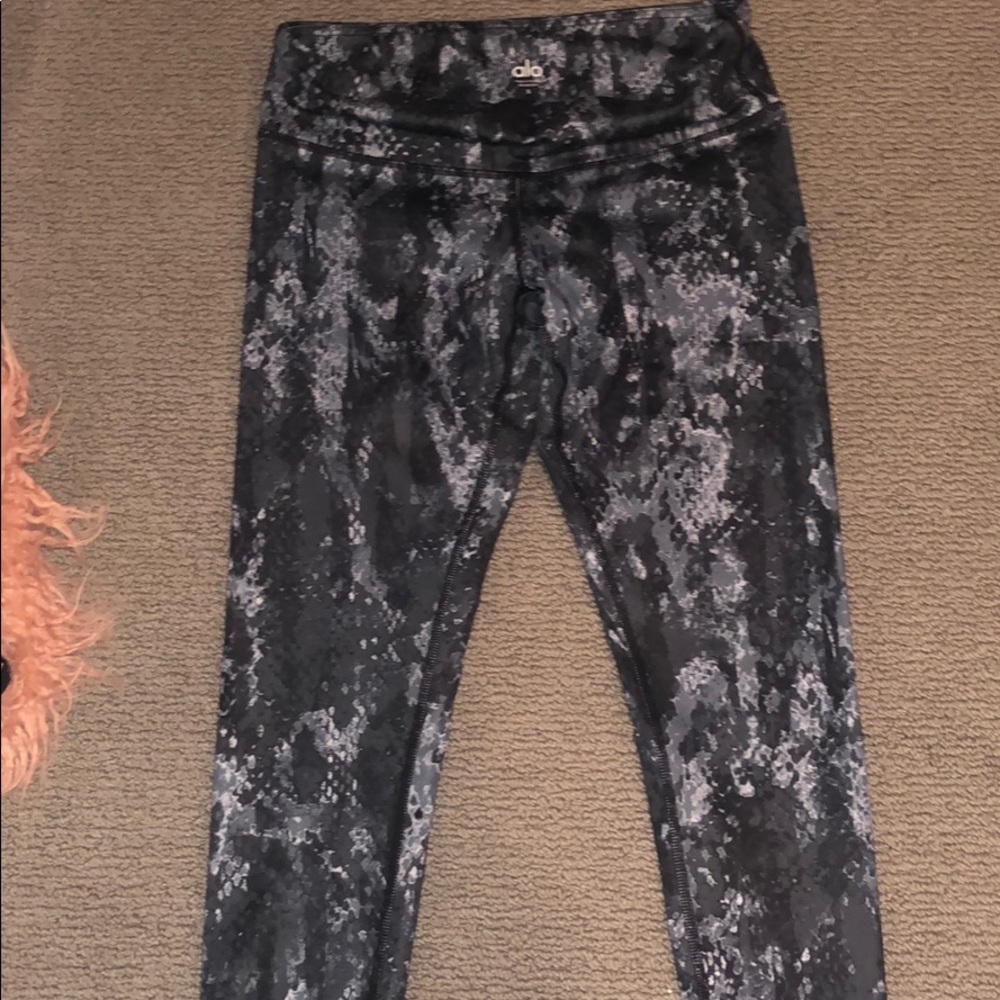 Alo snakeskin leggings